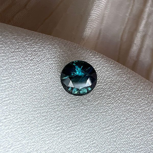 Teal Sapphire A021 - A021 | ROUND CUT | 1.08 CARAT Hart & Halo